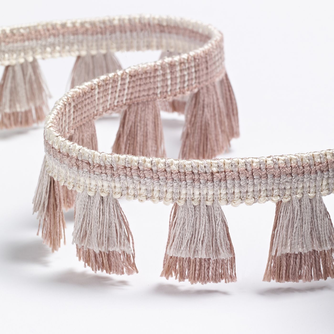Декоративная тесьма Double Fringe от James Hare